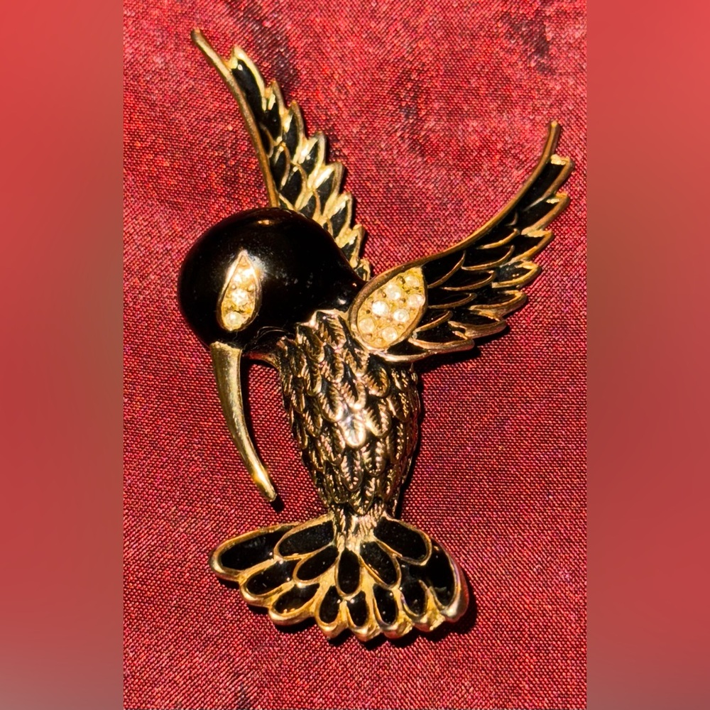Goldtone and Black Enamel Hummingbird Brooch - Picture 9 of 12
